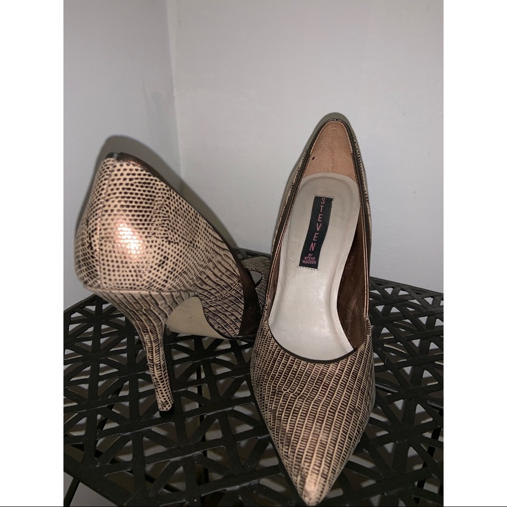 Steve Madden Akcess Pump